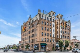 Building Photo - 310 Riverside Blvd Building Photo - 310 Riverside Blvd