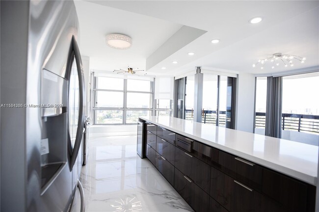 Foto del edificio - 3500 Mystic Pointe Dr