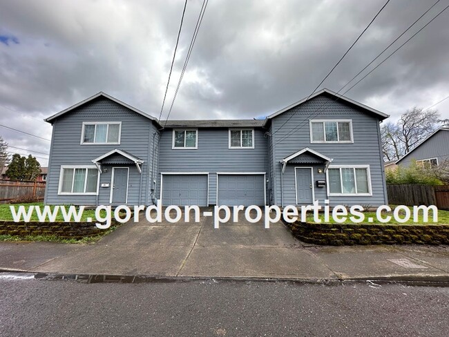 Photo - SE 73rd Ave - 3 bedroom townhouse in Mt Sc...