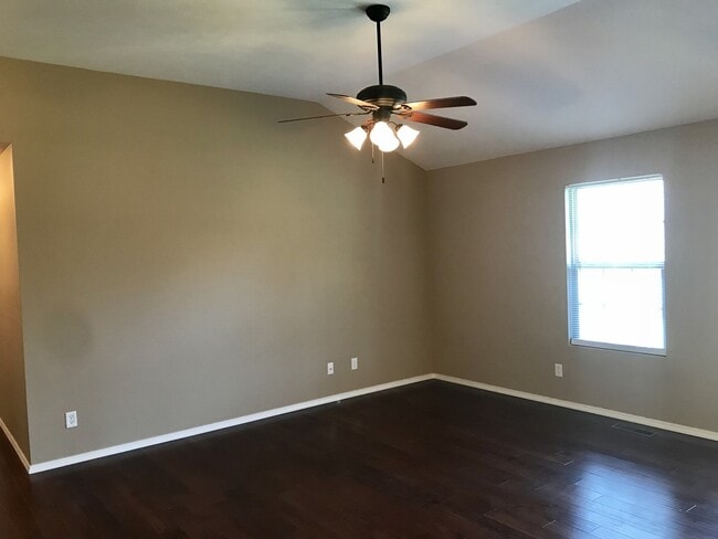 Building Photo - Beautiful home in West Springfield available Now