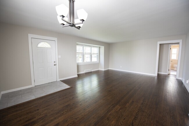 Foto del edificio - 10780 Woodview Blvd