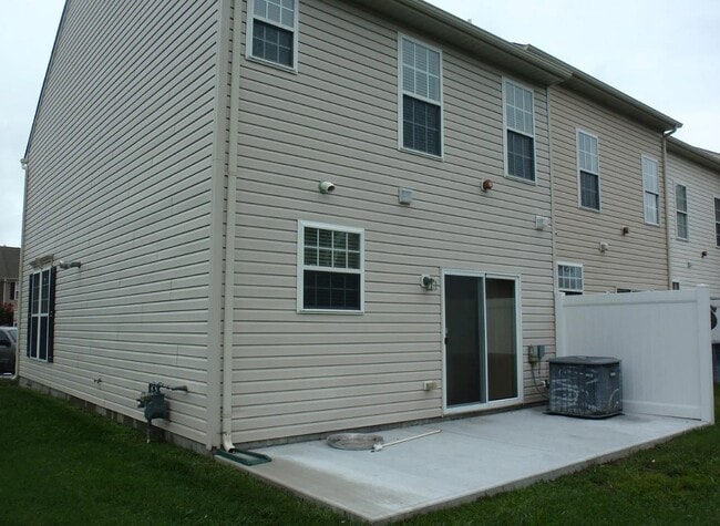 back of property - 1001 Meadow View Dr
