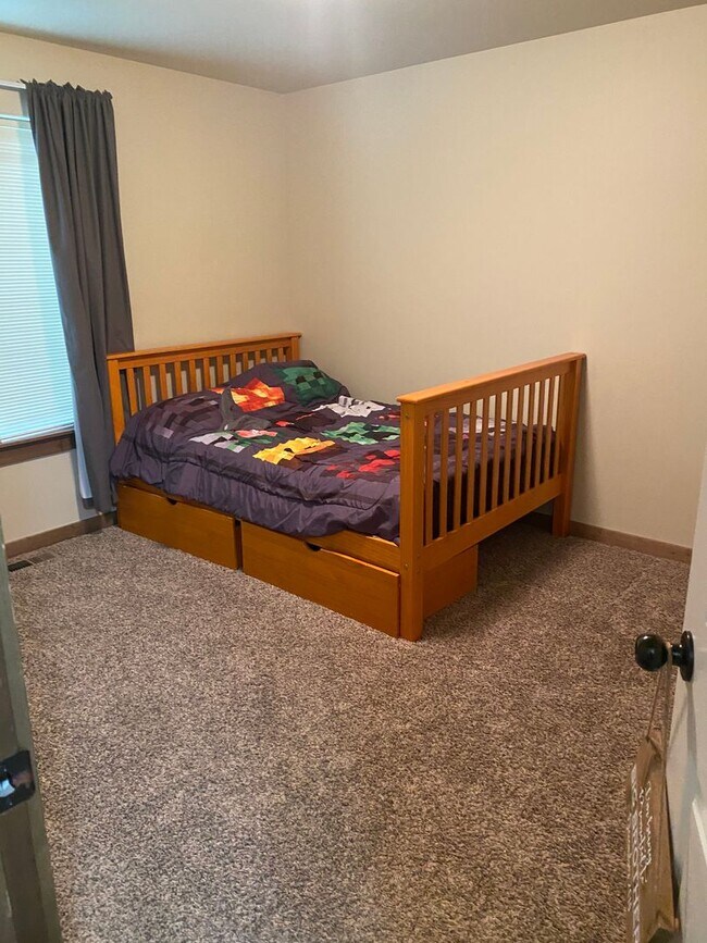 Building Photo - 3 Bed 2 Bath home in Bozeman