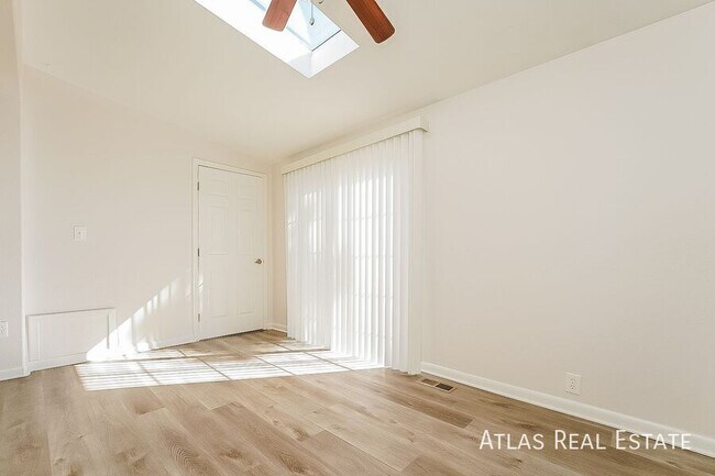 Foto del edificio - 888 Ogden Cir