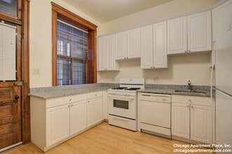 Building Photo - 1433 N Wells St