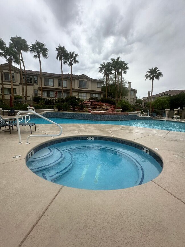 Foto del edificio - Awesome Two Bedroom/Two Bathroom Condo wit...