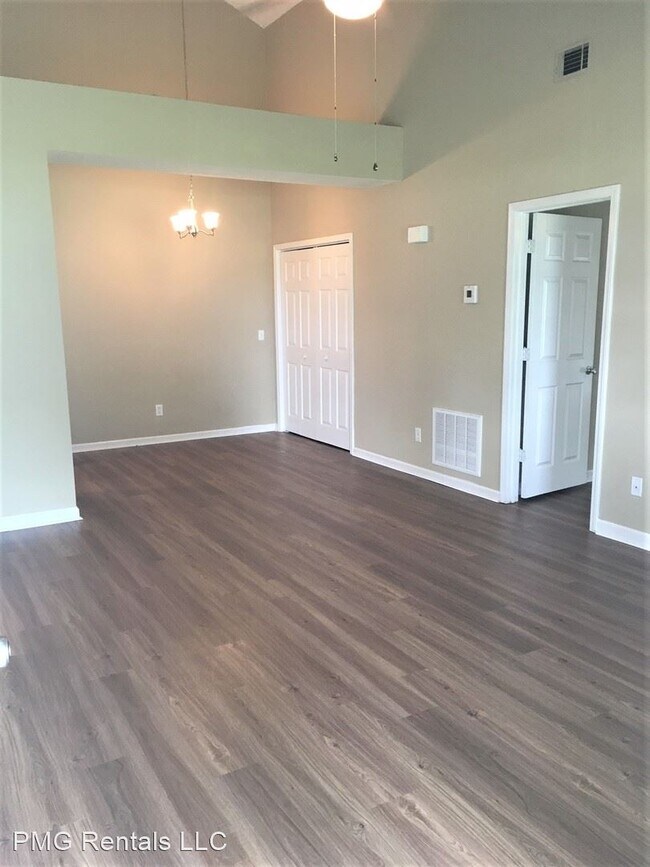 Building Photo - 5 Crosswinds Dr