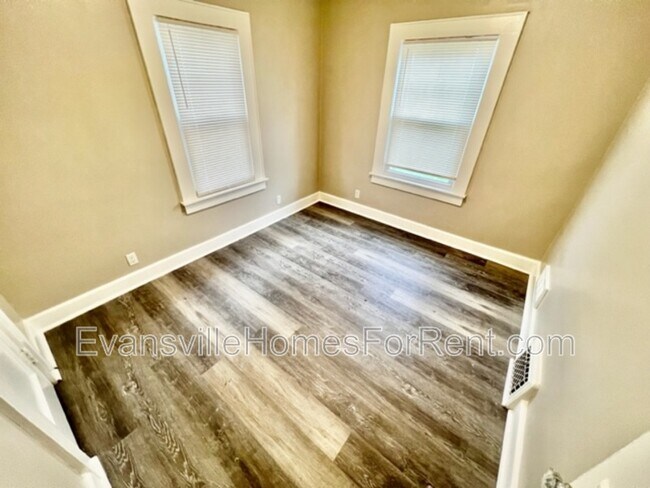 Foto del edificio - 3012 Edgewood Dr