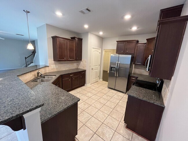 Foto del edificio - Fall in Love with Where You Live. Located in North Columbus