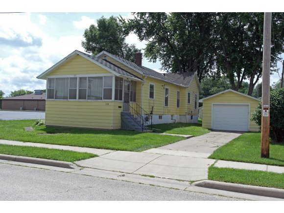 Primary Photo - Charming 2 Bedroom With Garage