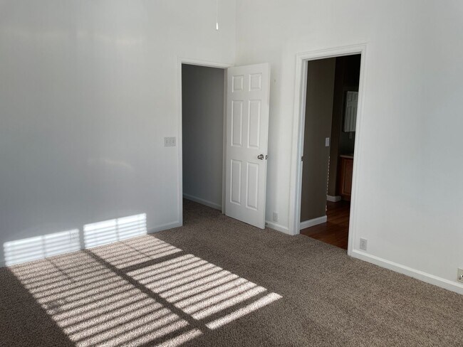 Foto del edificio - Cute 2bd, 2.5ba Townhome Across from Cotto...