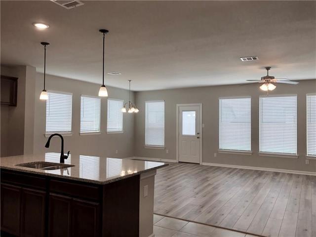Foto del edificio - 7525 Plumgrove Rd