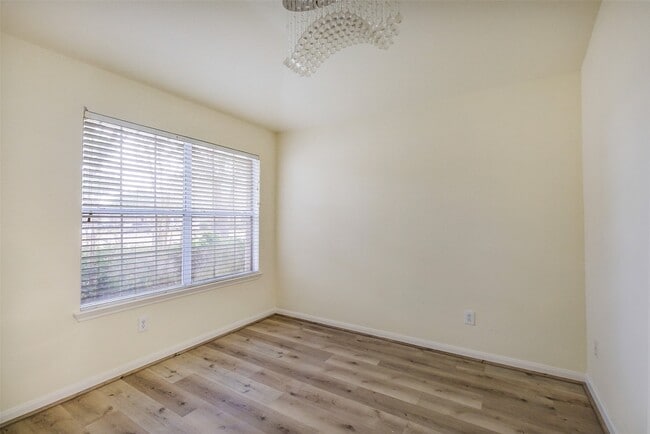 Foto del edificio - 3018 Park Springs Ln