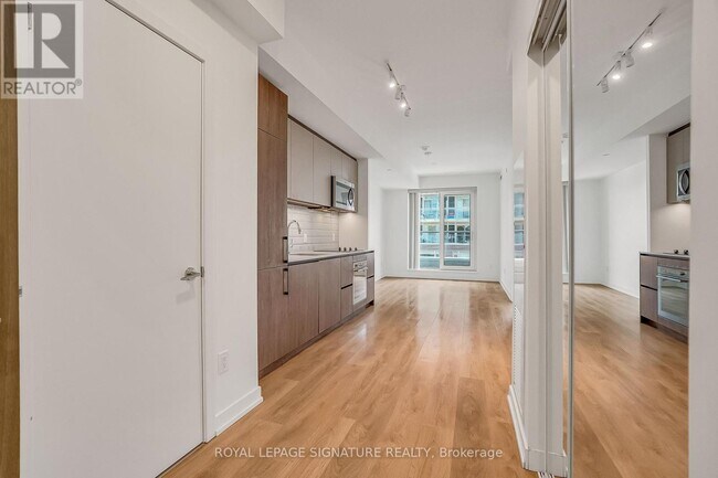 Photo du bâtiment - 150 Logan Ave