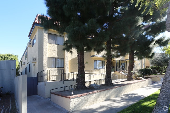 Foto del edificio - 3414 Jasmine Ave