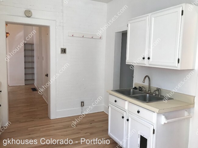 Building Photo - 3 br, 1 bath House - 1714 Walnut Street