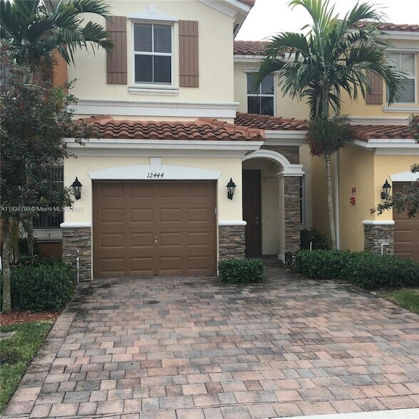 Foto principal - 12444 Emerald Creek Manor