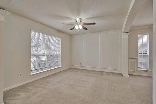 Building Photo - 511 Elm Ridge Dr