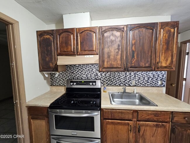 Building Photo - 1814 Arthur Ave