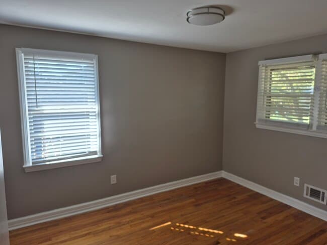 Building Photo - 103 Cardinal Dr