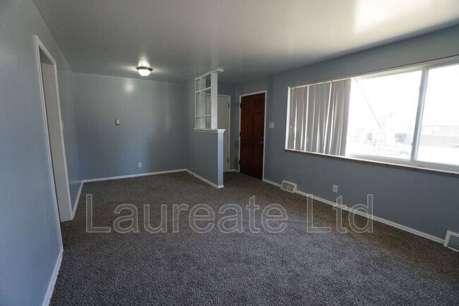 Foto del edificio - 2645 S Newton St