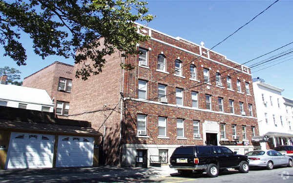 Building Photo - 157-159 Adams St