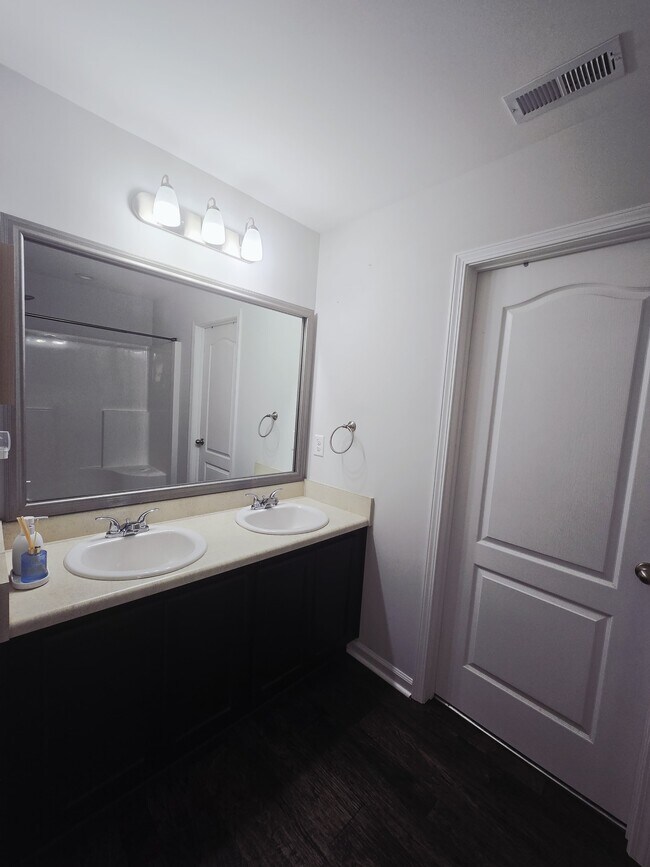 Foto del edificio - 119 Forest Bend Way