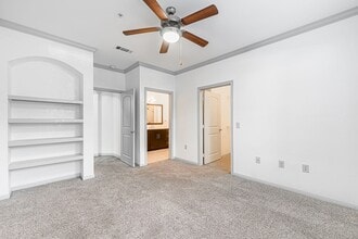 Building Photo - 8877 Lakes at 610 Dr