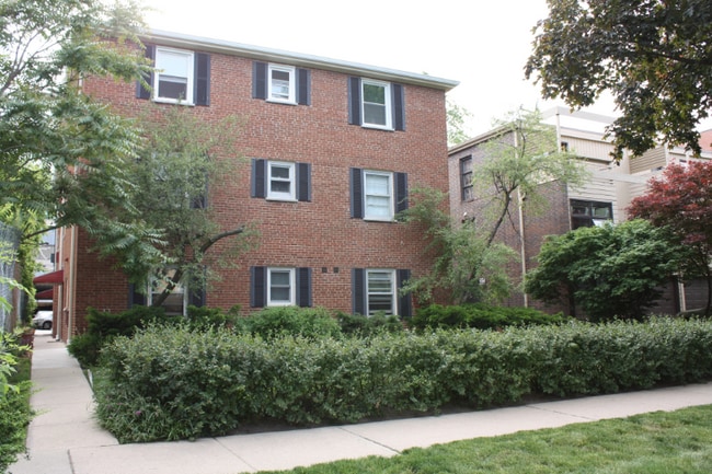 Building Photo - 914 Hinman Ave