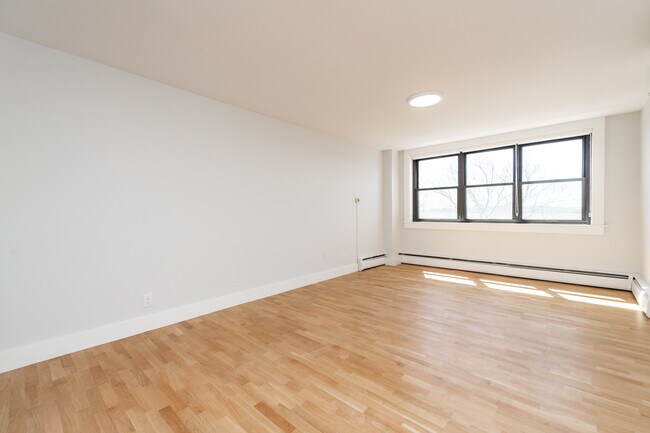 Building Photo - 1410 Columbia Rd