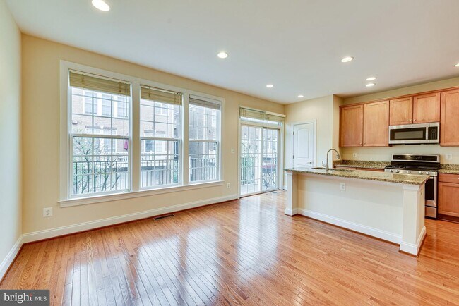 Building Photo - 7999 Reserve Way