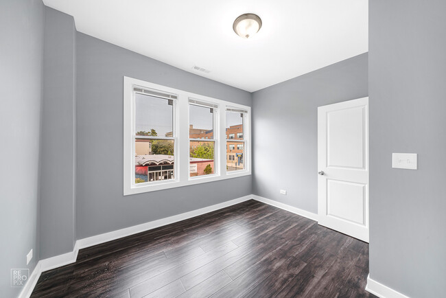 Foto del edificio - 4800 S Winchester Ave
