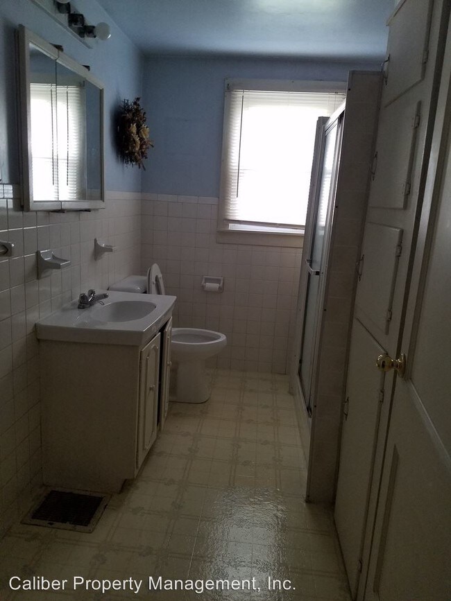 Building Photo - 2 br, 1 bath House - 136 N. Fountain St.