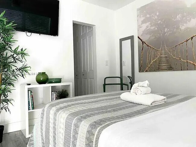 Foto del edificio - 481 NE 37th St
