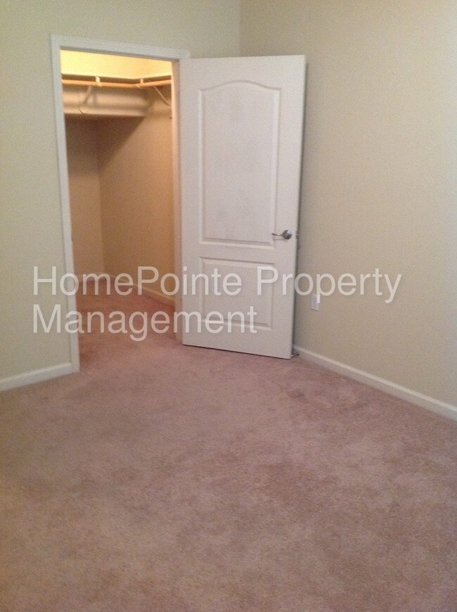 Foto del edificio - 1900 Danbrook Dr