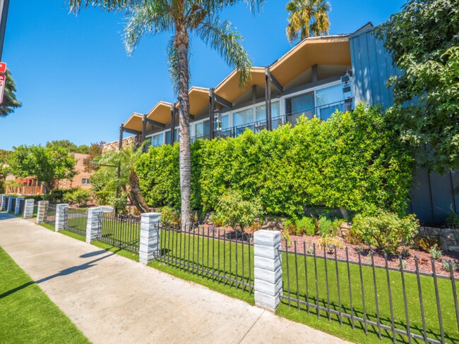 Foto del edificio - 20951 Roscoe Blvd