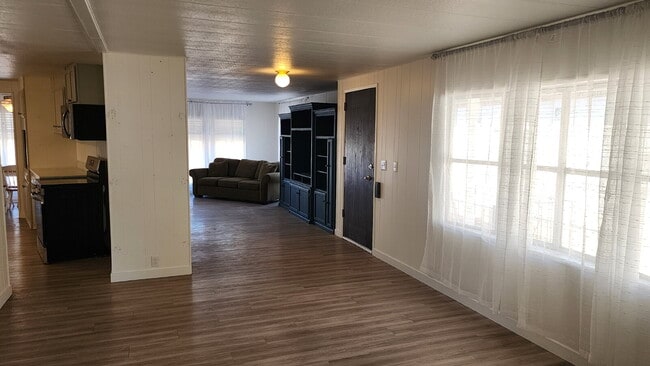 Foto del edificio - "Charming 2-Bedroom Mobile Home with Scenic Views in Boise – Spacious 1344 Sq Ft Oasis!"