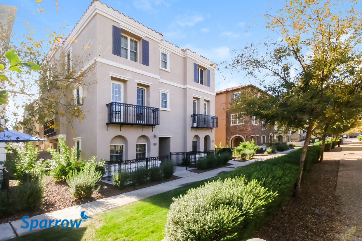 Foto principal - 1686 E BRIDGEPORT Parkway