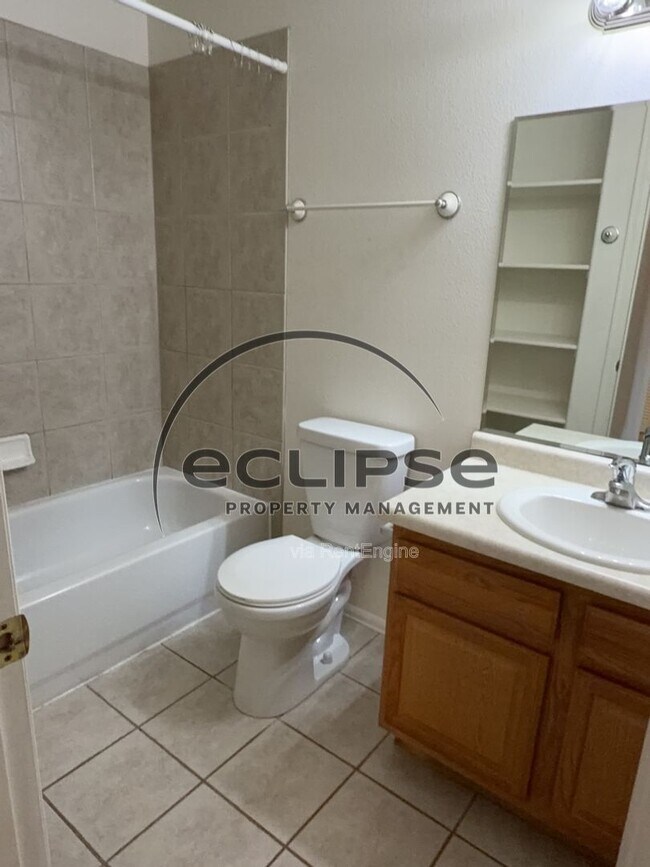 Foto del edificio - 493 Coronado Way