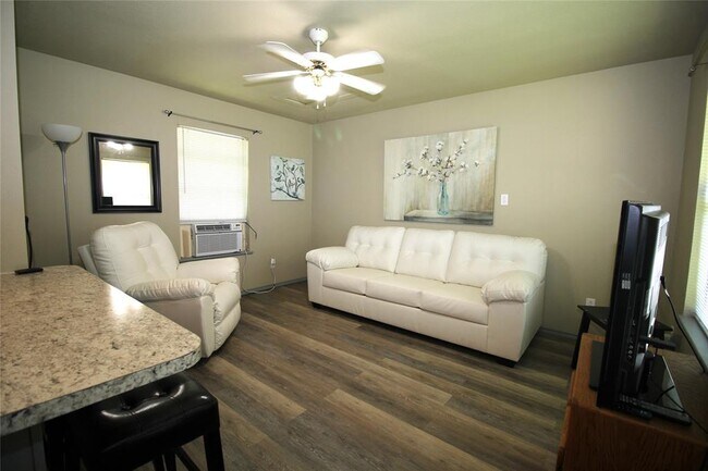 Foto del edificio - 609 Abell St S