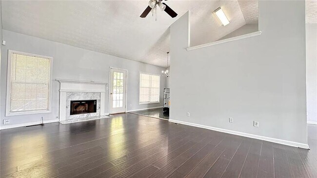 Foto del edificio - 641 Tower Hill Ct