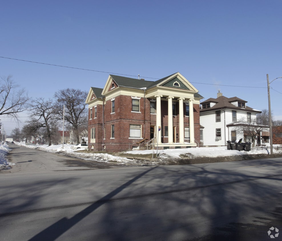 The Manor Apartments in Des Moines, IA