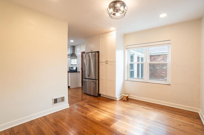 Foto del edificio - 5011 McCausland Ave
