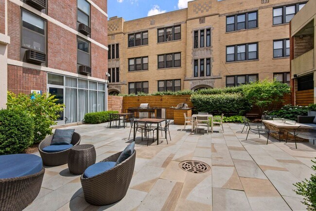 Foto del edificio - 536 W Barry Ave