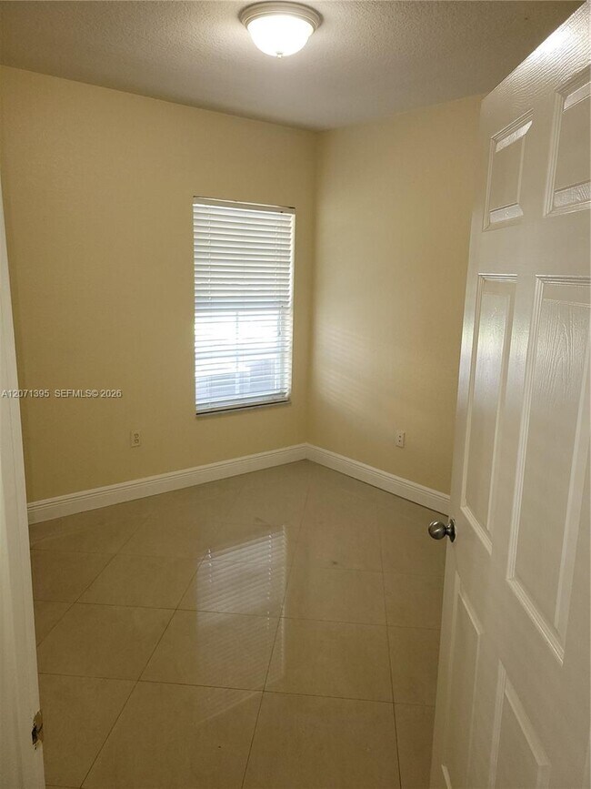 Building Photo - 2564 Centergate Dr