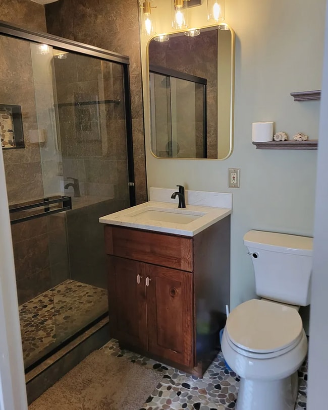 Foto del edificio - Ground Level 3 + 2 Spacious Updated condo