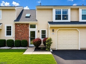 Building Photo - 121 Harrow Dr