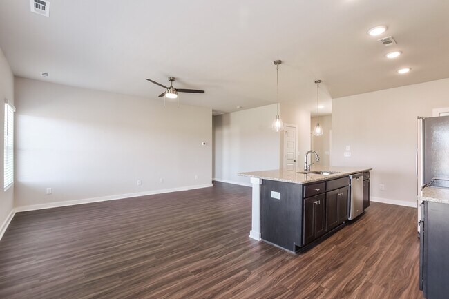 Foto del edificio - 26300 Vly Rdg Rd NW
