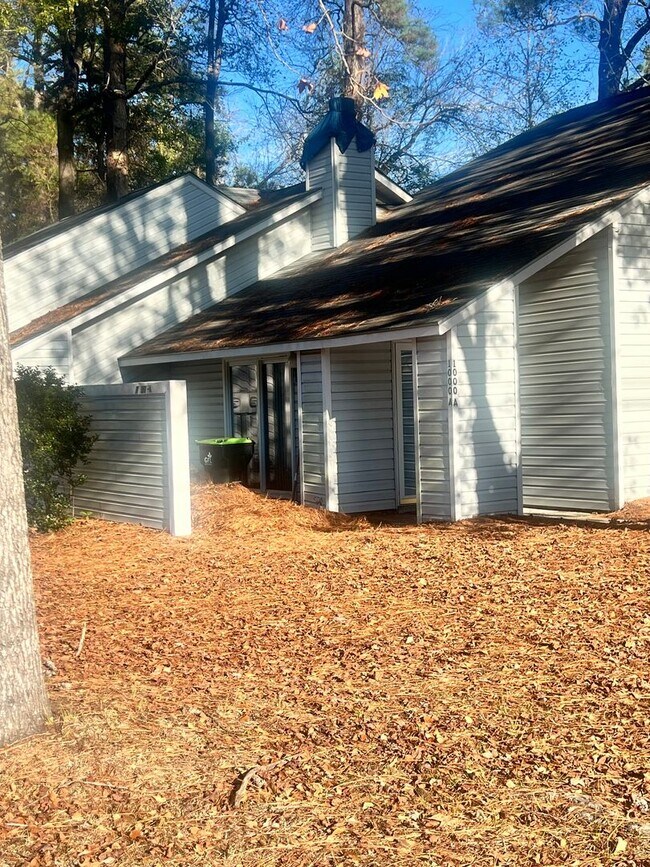 Foto del edificio - 3 Bedroom 2 Bathroom Duplex