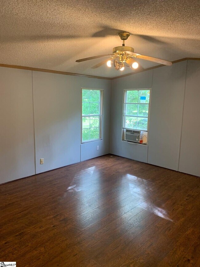 Building Photo - 85 Westcliff Dr